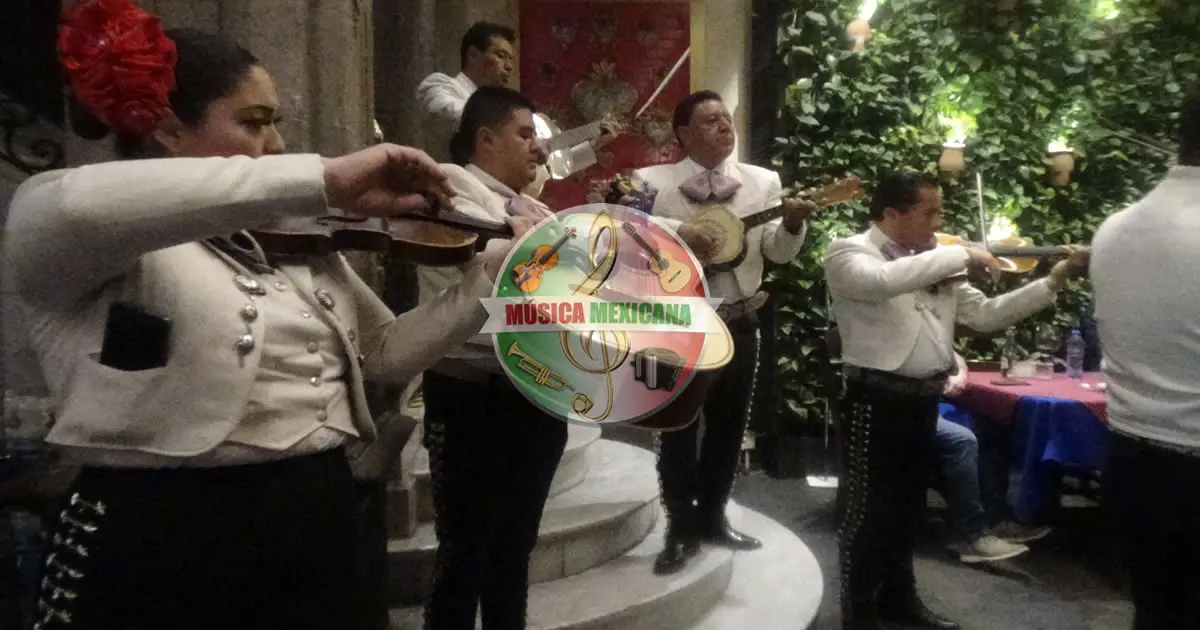 Mariachis en Xochimilco 